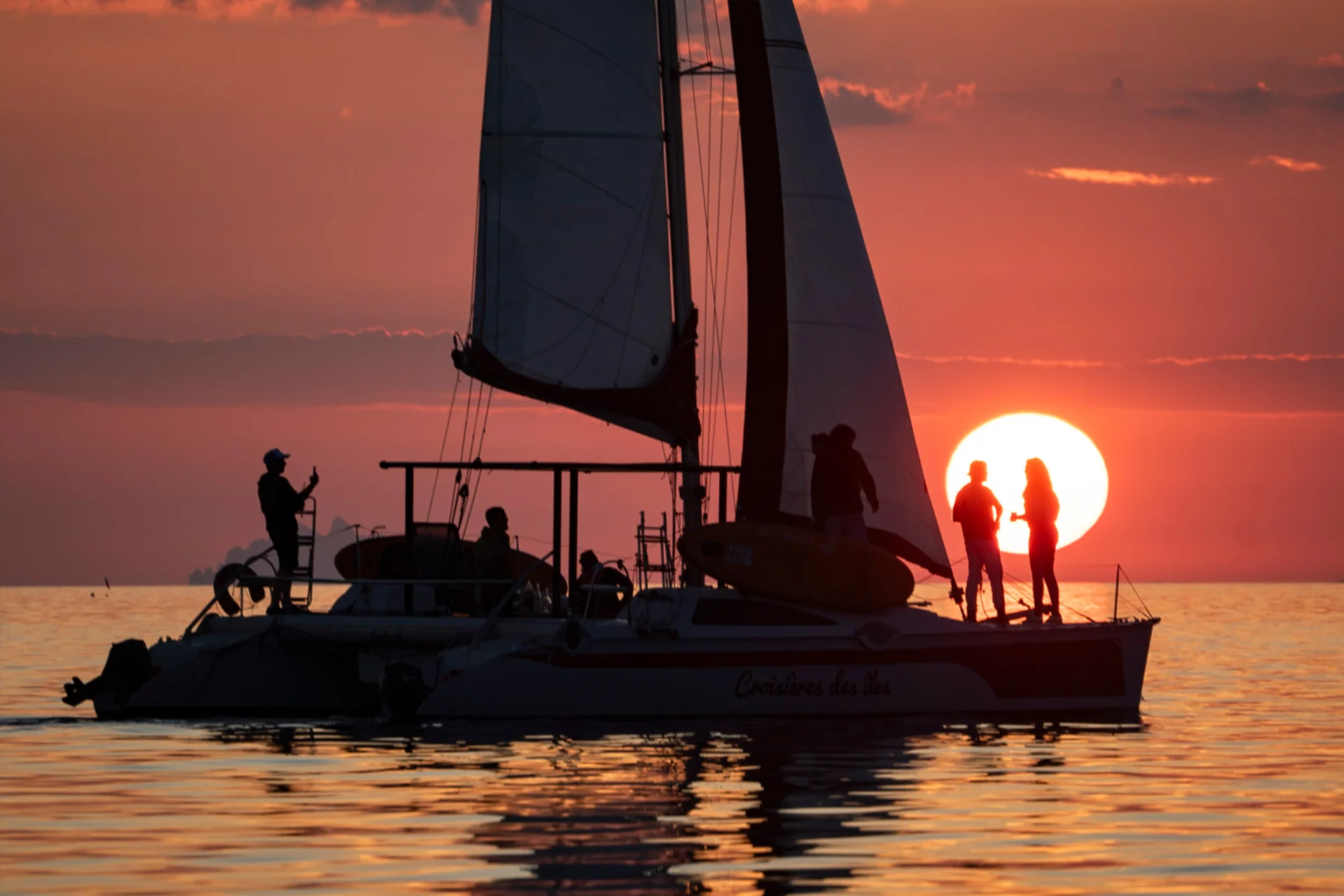 sortie en mer à Six-Fours - croisières des îles  sortie privative en catamaran à Toulon